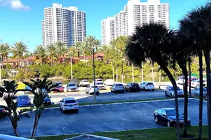 3731 N Country Club Dr, Aventura, FL 33180 - Photo 23