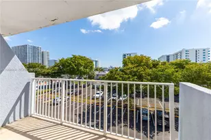 1801 S Treasure Dr, North Bay Village, FL 33141 - Photo 23