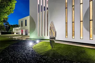 528 Lakeview Ct, Miami Beach, FL 33140 - Photo 17