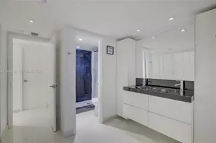 3375 N Country Club Dr, Aventura, FL 33180 - Photo 23