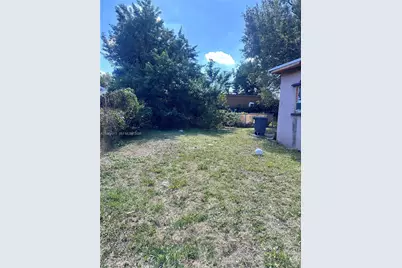 1220 NW 70th St, Miami, FL 33147 - Photo 5