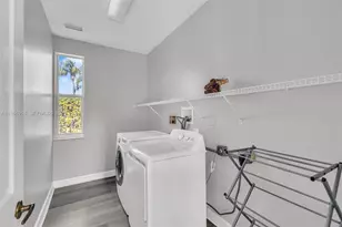 558 NW 118th Ave, Coral Springs, FL 33071 - Photo 25