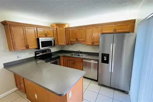 709 NW 98th Cir, Plantation, FL 33324 - Photo 3