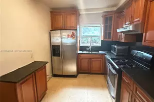 2141 NE 124th St, North Miami, FL 33181 - Photo 5