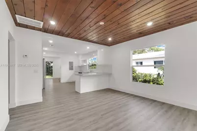 30 SW 7th St, Hallandale Beach, FL 33009 - Photo 7