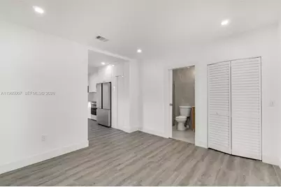 30 SW 7th St, Hallandale Beach, FL 33009 - Photo 13