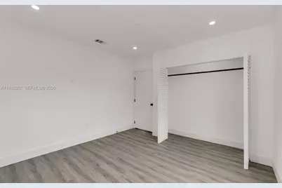 30 SW 7th St, Hallandale Beach, FL 33009 - Photo 17