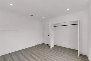 30 SW 7th St, Hallandale Beach, FL 33009 - Photo 17