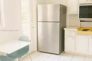 610 NE 12th Ave, Hallandale Beach, FL 33009 - Photo 7