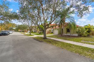 14734 Via Tivoli Ct, Davie, FL 33325 - Photo 3