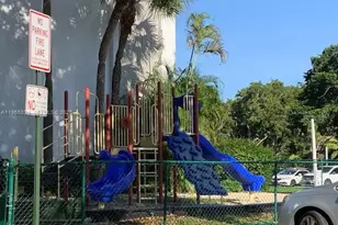 731 N Pine Island Rd, Plantation, FL 33324 - Photo 3