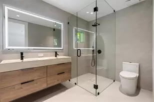 19721 NE 23rd Ave, Miami, FL 33180 - Photo 37