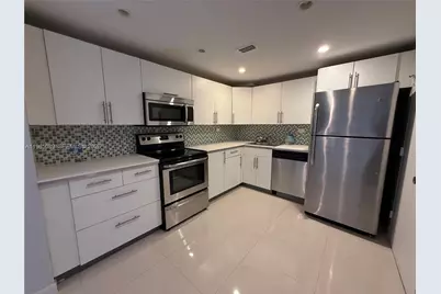 5555 Collins Ave #12Z, Miami Beach, FL 33140 - Photo 1