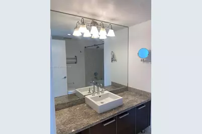 185 SW 7th St #1705, Miami, FL 33130 - Photo 5