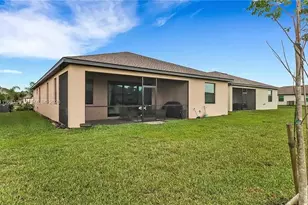 3426 Menores Wy, Fort Myers, FL 33905 - Photo 15