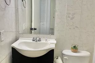 8897 Fontainebleau Blvd, Miami, FL 33172 - Photo 13