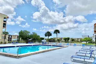 8897 Fontainebleau Blvd, Miami, FL 33172 - Photo 19