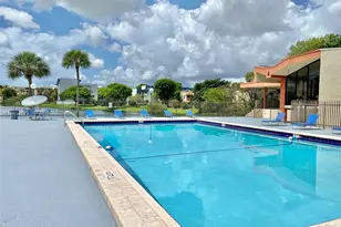 8897 Fontainebleau Blvd, Miami, FL 33172 - Photo 17