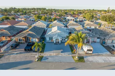 10095 NW 127th St, Hialeah Gardens, FL 33018 - Photo 35