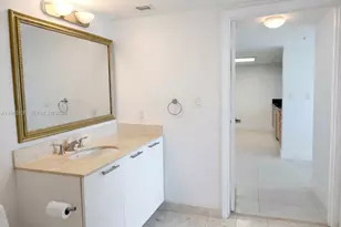 1800 N Bayshore Dr, Miami, FL 33132 - Photo 21