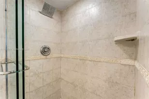 5225 Collins Ave, Miami Beach, FL 33140 - Photo 17