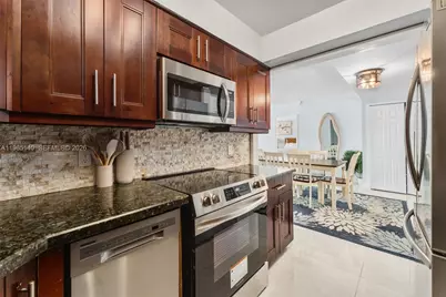 5225 Collins Ave #1108, Miami Beach, FL 33140 - Photo 5