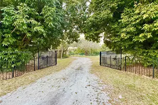 1621 SW 117th Ave, Davie, FL 33325 - Photo 3