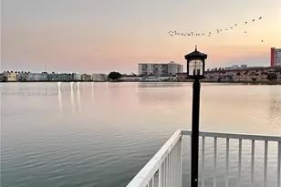 1530 NE 191st St, Miami, FL 33179 - Photo 17