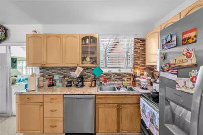 3235 SW 93rd Ct, Miami, FL 33165 - Photo 9