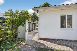 7320 S Waterway Dr, Miami, FL 33155 - Photo 3