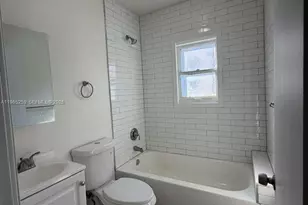 140 NW 13th St, Miami, FL 33136 - Photo 11