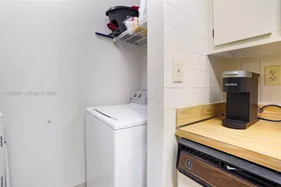 927 NE 199th St #104, Miami, FL 33179 - Photo 11