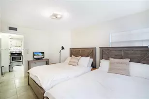 927 NE 199th St, Miami, FL 33179 - Photo 17