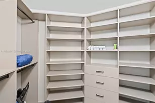 1900 N Bayshore Dr, Miami, FL 33132 - Photo 17