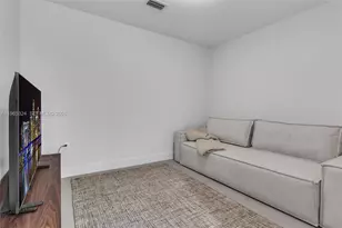 700 NE 24th St, Miami, FL 33137 - Photo 23