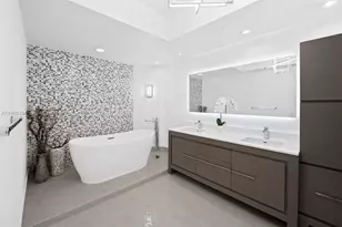 21150 NE 38 Ave, Aventura, FL 33180 - Photo 11