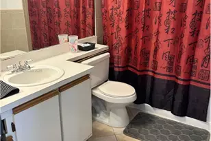 18308 NW 68th Ave, Hialeah, FL 33015 - Photo 9