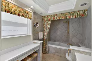 5001 Collins Ave, Miami Beach, FL 33140 - Photo 29