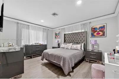 317 S Riverside Dr, Pompano Beach, FL 33062 - Photo 5