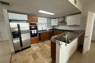 170 SE 14th St, Miami, FL 33131 - Photo 7