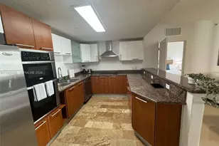 170 SE 14th St, Miami, FL 33131 - Photo 9