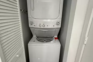 121 NE 34th St, Miami, FL 33137 - Photo 13