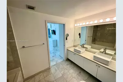 601 NE 36th St #3111, Miami, FL 33137 - Photo 15