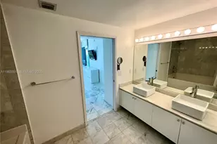 601 NE 36th St, Miami, FL 33137 - Photo 15