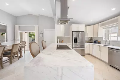 15642 SW 59th St, Miami, FL 33193 - Photo 7