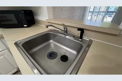 711 N Pine Island Rd #211, Plantation, FL 33324 - Photo 5