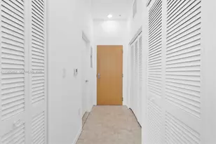 253 NE 2nd St, Miami, FL 33132 - Photo 9