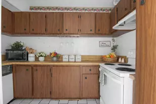 4805 NW 7th St, Miami, FL 33126 - Photo 7