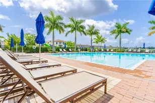 817 NE 211th St, Miami, FL 33179 - Photo 17