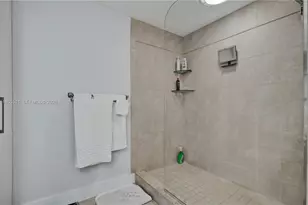 18100 N Bay Rd, Sunny Isles Beach, FL 33160 - Photo 17